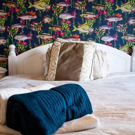 Fishermans Stunning Two Bedroom With Views Close To Town Vakantiehuis *