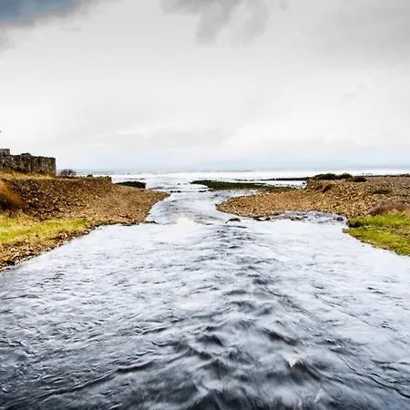 Fishermans Stunning Two Bedroom With Views Close To Town *