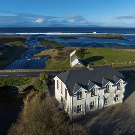 Fishermans Stunning Two Bedroom With Views Close To Town