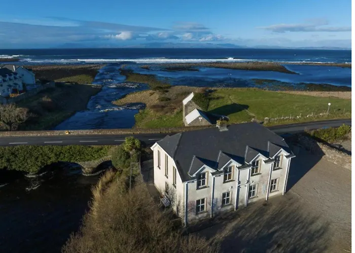 Fishermans Stunning Two Bedroom With Views Close To Town